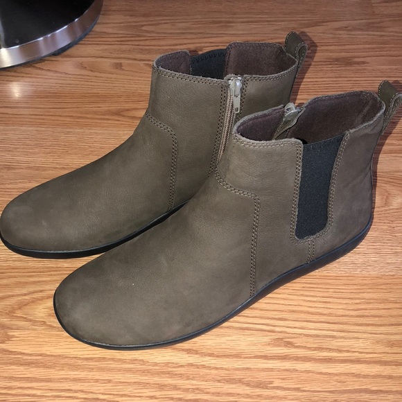 clarks soft cushion boots